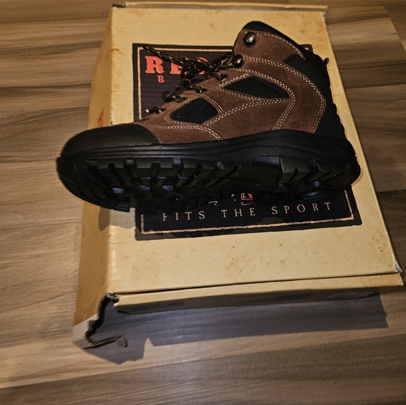 Brand new never worn mountain boots - Picture 2 of 4